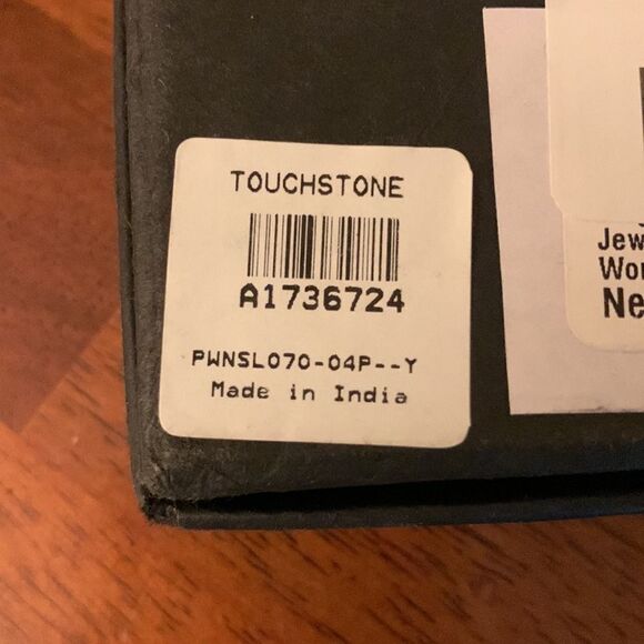 Touchstone rose goldtone necklace, earrings & extra hanging pendant - Picture 10 of 11